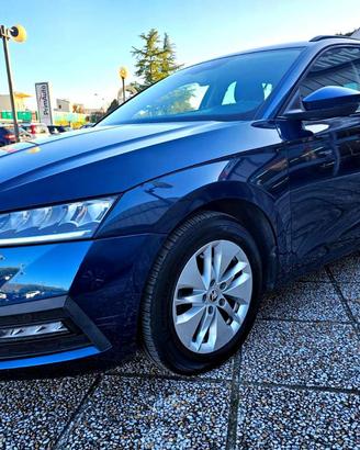 SKODA Octavia 2.0 TDI EVO SCR DSG Wagon Ambition