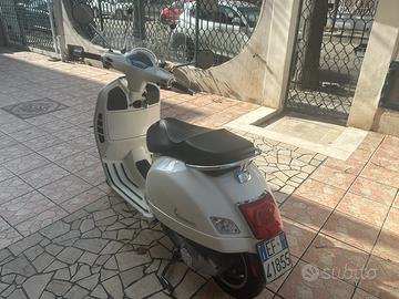 Vespa 300 gts Super