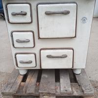 stufa a legna con forno e bollitore per acqua 