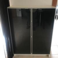 Mobiletto con ante vetro
