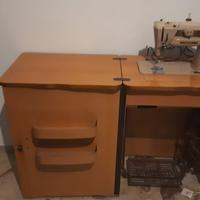 Macchina da cucire Singer con mobile