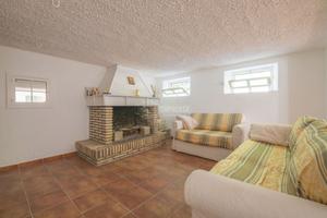 SOLUZIONE INDIPENDENTE CON CORTE E GARAGE