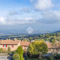 VILLA A SCHIERA A MONTE PORZIO CATONE