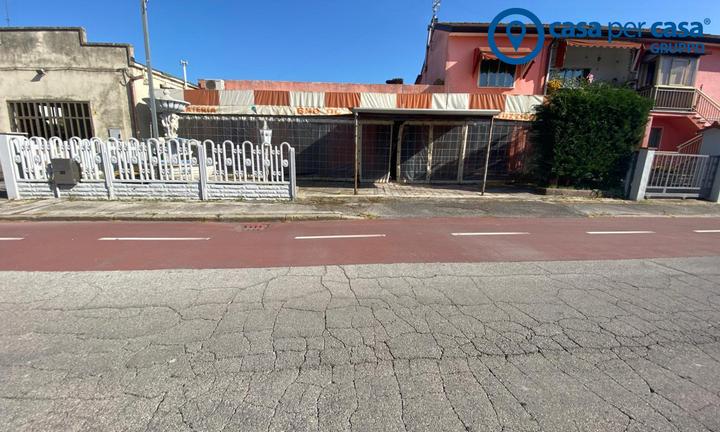 Ampio Locale in centro a Papozze