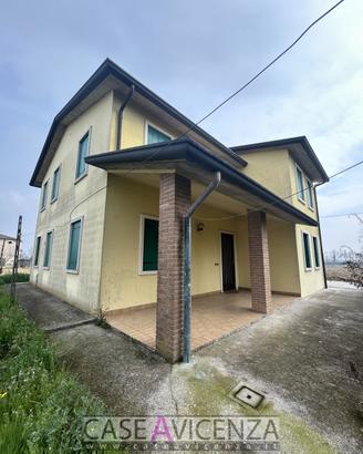 Casa singola di campagna