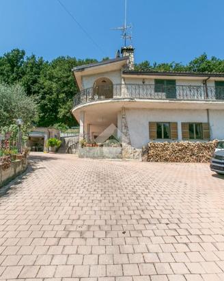 4 LOCALI A FONTE NUOVA