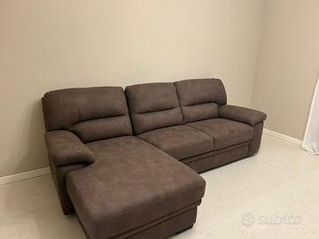 Divano letto moderno con penisola – molto comodo