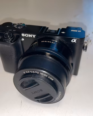 Sony Alpha A6000 + Obiettivo 16-50 OSS + Accessori