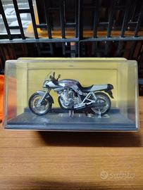 modellino SUZUKI KATANA 1982 scala 1:24 