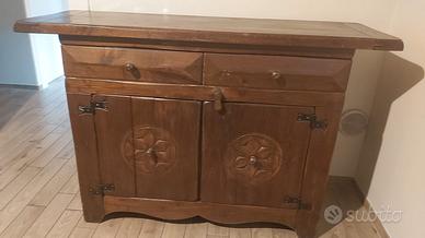 credenza  stile rustico con cassetti