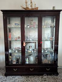 Vetrina da soggiorno stile classico