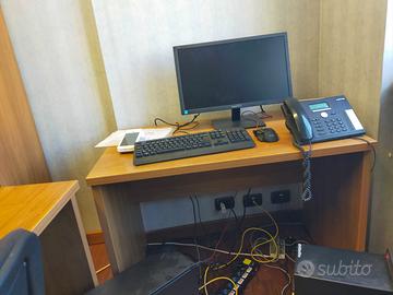 scrivania per computer