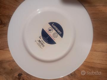 Servizio di piatti bianco lucido