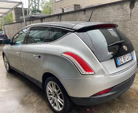 Lancia Delta 1.6MJT-automatico-panoramica-neopaten