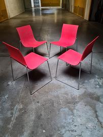 Sedie vintage in plastica e basamento in ferro 