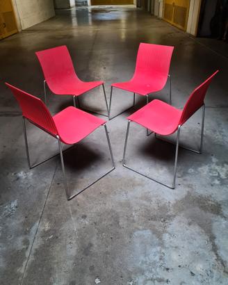 Sedie vintage in plastica e basamento in ferro 