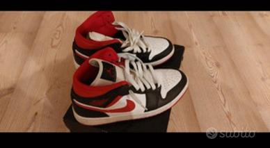 "AIR JORDAN 1 MID"