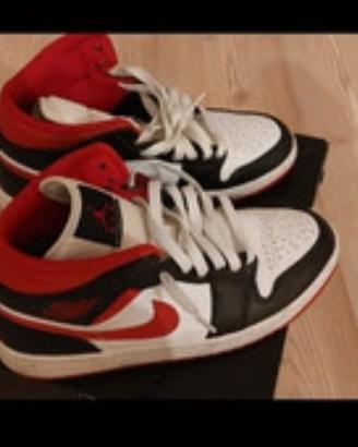 "AIR JORDAN 1 MID"