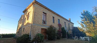 Terratetto panoramico da ristrutturare