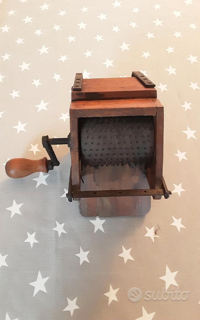 Grattugia formaggio a manovella - Vintage anni '40 - Collezionismo In ...