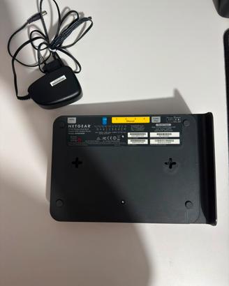 NETGEAR DGND4000 modem router access point wifi