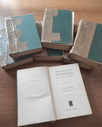 Enciclopedia vintage da restaurare.
