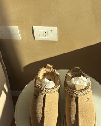 UGGS Tazz II slippers size 39 (worn once)- As New