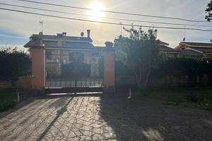 Villa di 270 m² con più di 5 locali e box auto dop