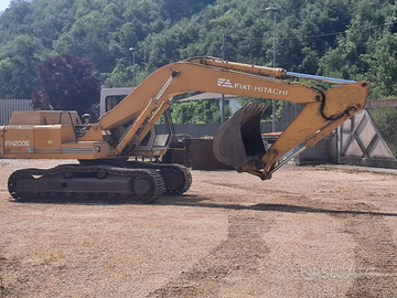 Escavatore Fiat Hitachi fh 220 E
