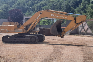 Escavatore Fiat Hitachi fh 220 E