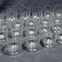Set di 24 bicchieri da vino di vetro inciso 