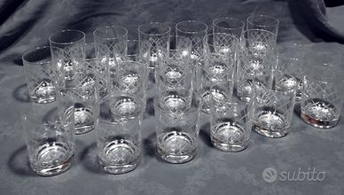 Set di 24 bicchieri da vino di vetro inciso 