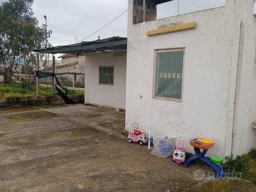 Villetta con comodi spazi esterni