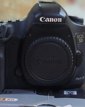 canon EOS 5D MARK III