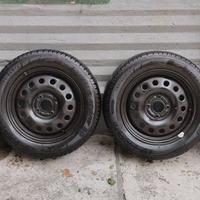 CERCHI FERRO 15" FORD FOCUS + PNEUMATICI INVERNALI