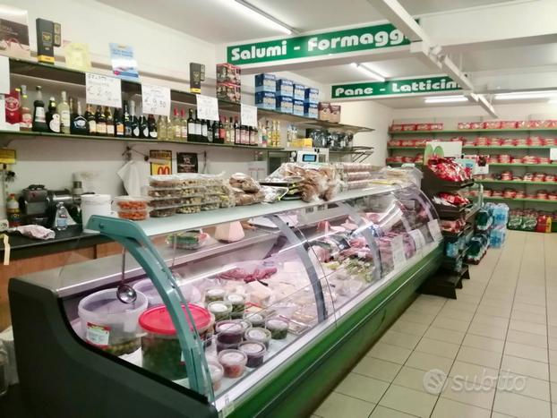 Minimarket in zona popolata e parcheggio disponibi