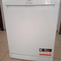 Lavastoviglie INDESIT