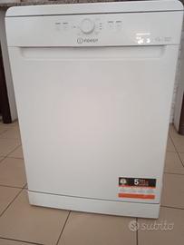 Lavastoviglie INDESIT