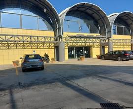 Complesso commerciale/logistico con area esterna