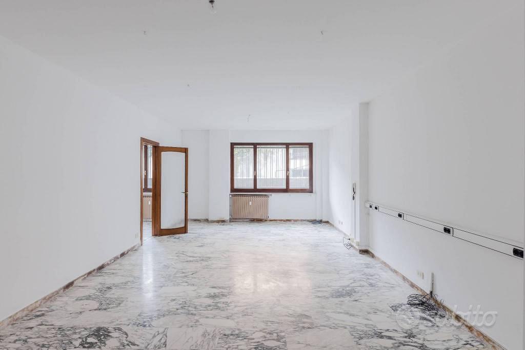 Immobile di 125 m² con 4 locali a Varese - Altro
