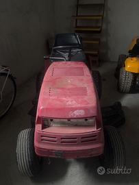 Trattorino trincia erba. Senza raccolta.