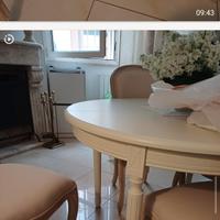 tavolo e  4 sedie più  un tavolo 