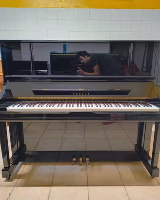 pianoforte Yamaha YU3 (YU30) ex demo con trasporto