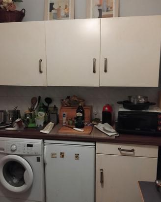 mobile cucina con frigo lavatrice tavolo 4 sedie