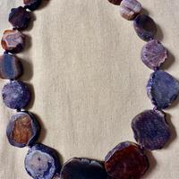 Collier con “fette” di agata viola da geode