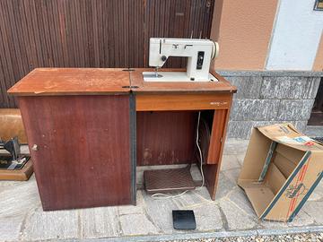 Macchina da cucire Necchi mod. 267
