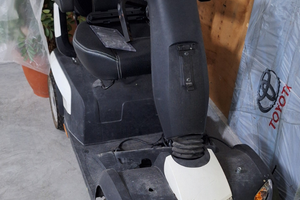 Scooter elettrico per anziani non funzionante