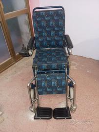 Sedia a rotelle per disabili con alzata surace