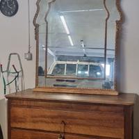Cassettiera e specchio antico