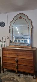 Cassettiera e specchio antico